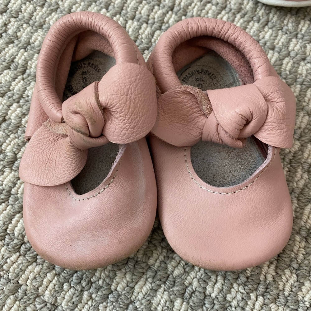 GUC - pink Freshly Picked moccasins, rubber soles